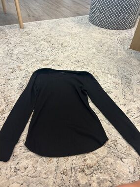 Old Navy Black Long-Sleeve Ribbed Scoop-Neck Tee